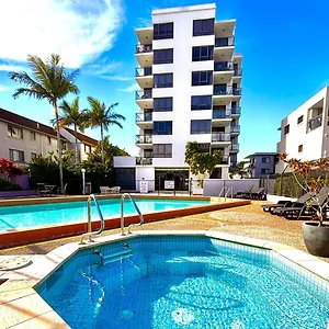 aqualine-apartments-on-the-broadwater.queenslandhotels.net/